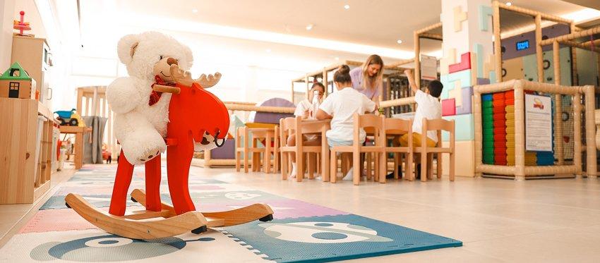 Το Turtle Kids Club είναι ότι καλύτερο θα βρει το παιδί σας στις διακοπές σας στο Cavo Maris Beach Hotel
