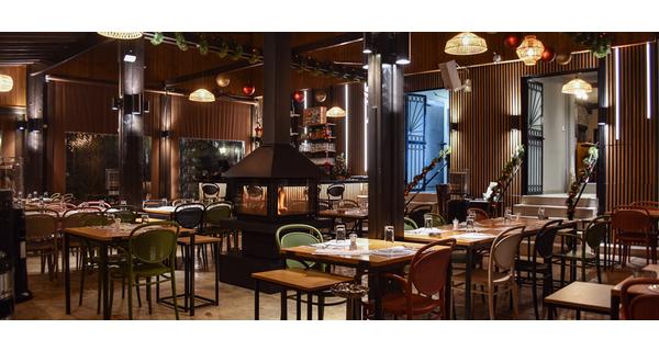 Κυπριακή και Ελληνική κουζίνα συναντιούνται πλάι στο τζάκι στο Κρίταμο Μεζεδοτεχνείο κάθε βράδυ και Σάββατο και Κυριακή Μεσημέρι