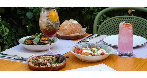 Ανανεωμένα δροσερά πιάτα στην αέρινη ατμόσφαιρα του Κρίταμο Μεζεδοτεχνείο που συνδυάζει την κυπριακή με την ελληνική κουζίνα σε απολαυστικές καλοκαιρινές στιγμές