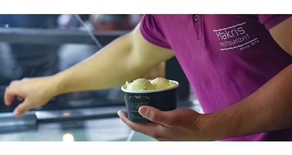 Το Makris Restaurant προσφέρει παγωτό με τις πλούσιες γεύσεις του La Galerie