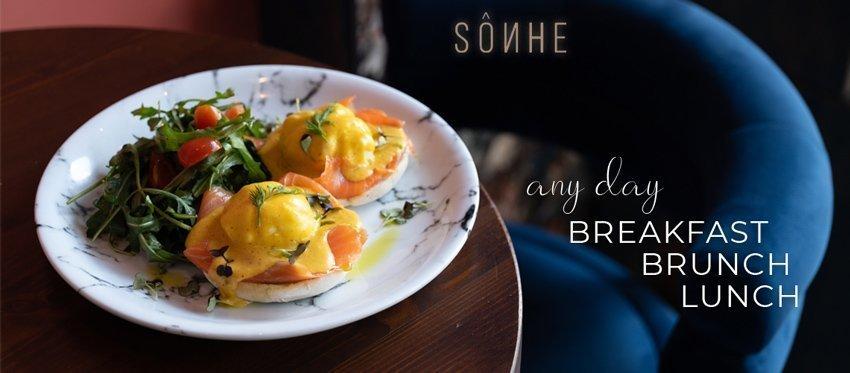 Breakfast, Brunch και Lunch καθημερινά από νωρίς το πρωί μέχρι το απόγευμα στην στιλάτη ατμόσφαιρα του Sonhe All Day