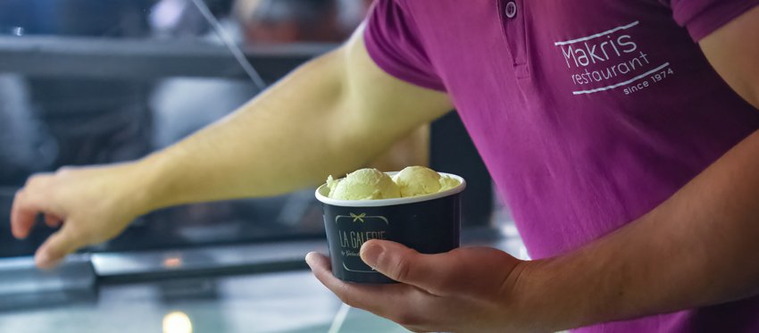 Το Makris Restaurant προσφέρει παγωτό με τις πλούσιες γεύσεις του La Galerie